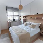 Modern With Garage Near Airport - Free Parking