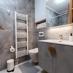 Apartman Modern With Garage Near Airport - Free Parking *