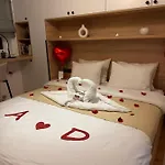 Modern With Garage Near Airport - Free Parking Apartman Sarajevo