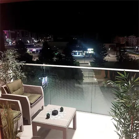 Апартаменты Modern With Garage Near Airport - Free Parking