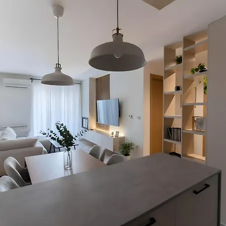Modern With Garage Near Airport - Free Parking Апартаменты Сараево