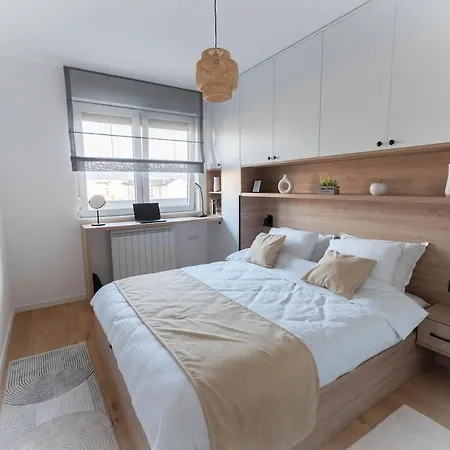 Modern With Garage Near Airport - Free Parking