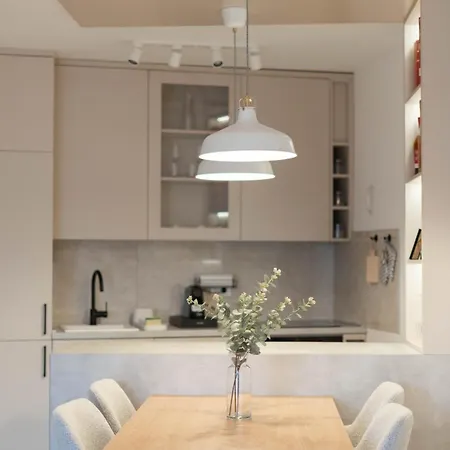 Modern With Garage Near Airport - Free Parking Апартаменты