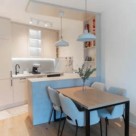 Modern With Garage Near Airport - Free Parking Apartamento *