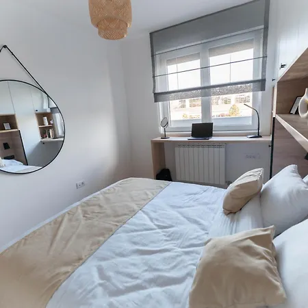 Modern With Garage Near Airport - Free Parking