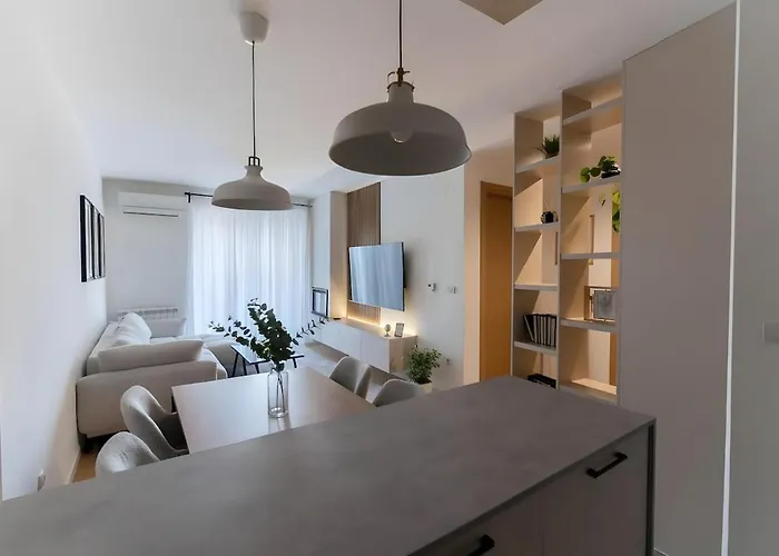 Modern With Garage Near Airport - Free Parking Apartamento Saraievo