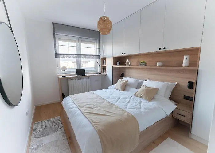 Modern With Garage Near Airport - Free Parking