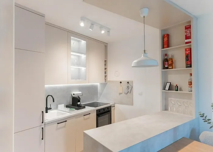 Modern With Garage Near Airport - Free Parking Apartamento *