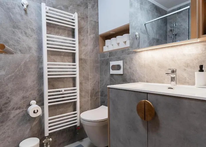 Apartamento Modern With Garage Near Airport - Free Parking *