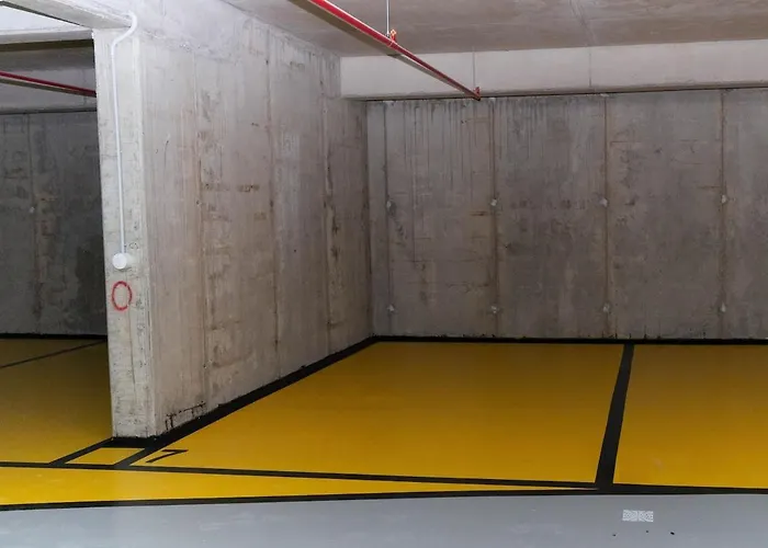 Modern With Garage Near Airport - Free Parking Apartamento