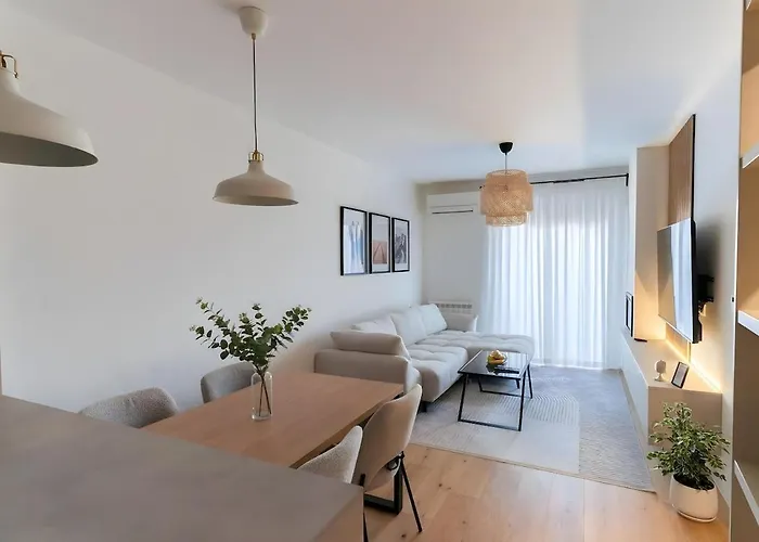 Modern With Garage Near Airport - Free Parking Apartamento