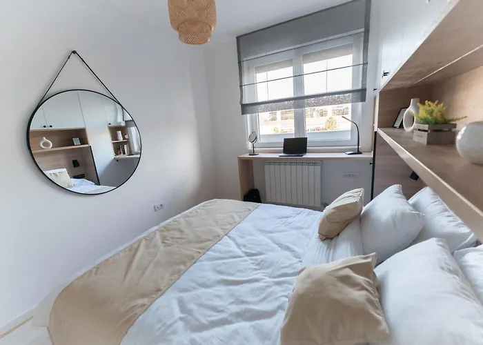 Modern With Garage Near Airport - Free Parking