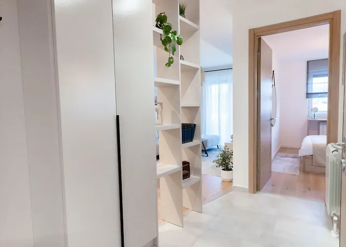 Modern With Garage Near Airport - Free Parking *