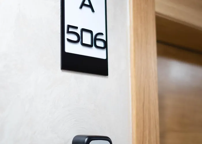 Modern With Garage Near Airport - Free Parking Apartamento *